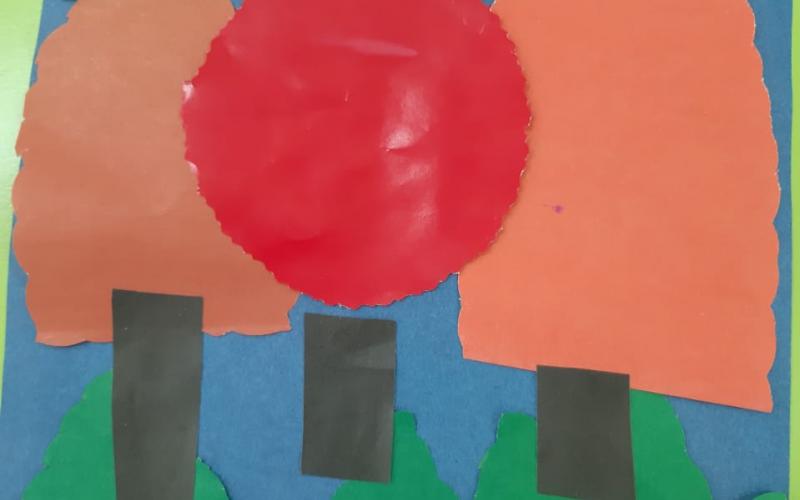 Цель:  создание "осеннего дерева" с помощью цветной бумаги, предоставить детям  условия для развития творческих  способностей.